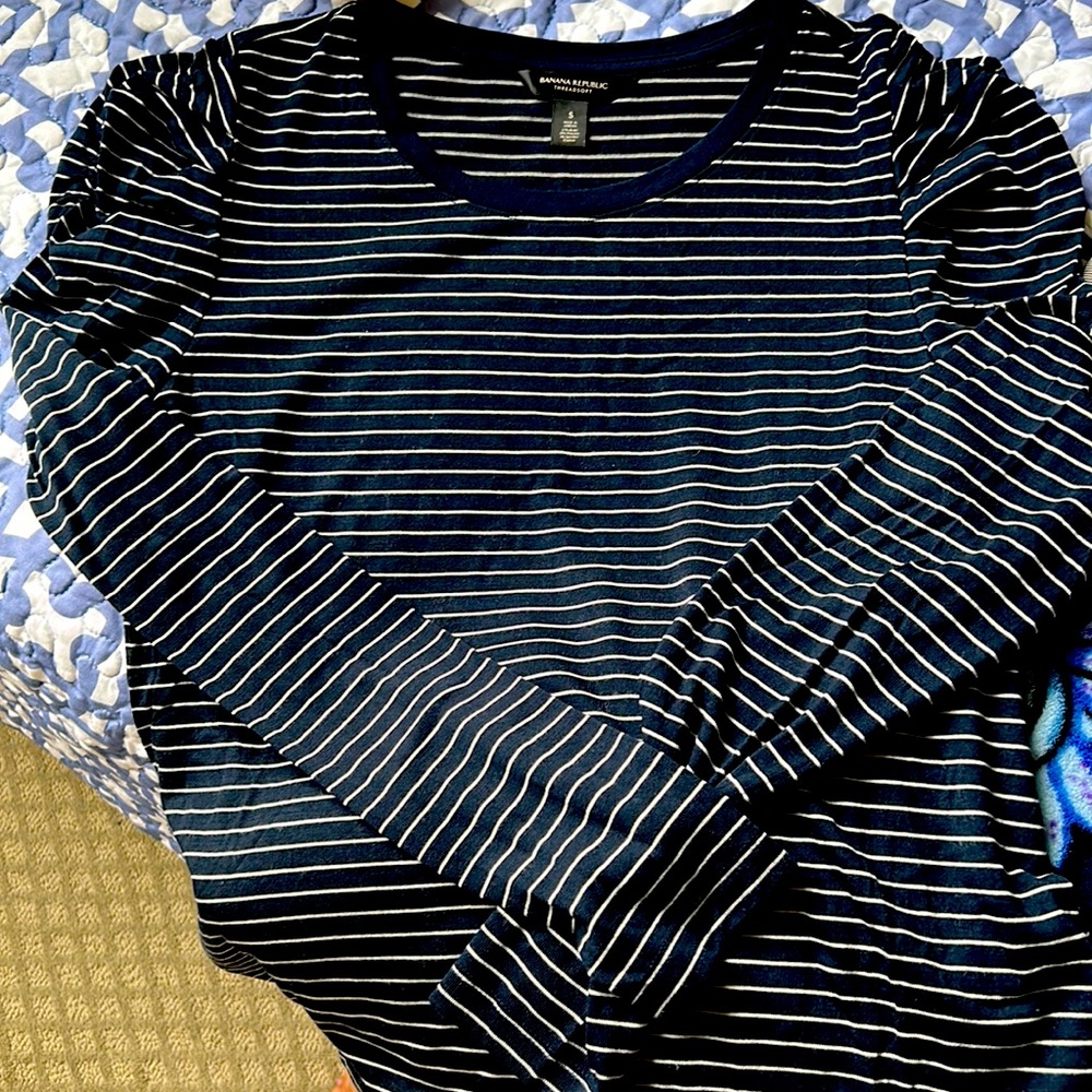 Banana Republic long sleeve dresser tee!
